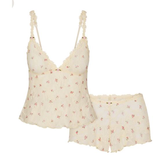SKIMS Other - NWT Skims Stretch Lace Triangle Cami and Short Set Butter Rosebud Print Small